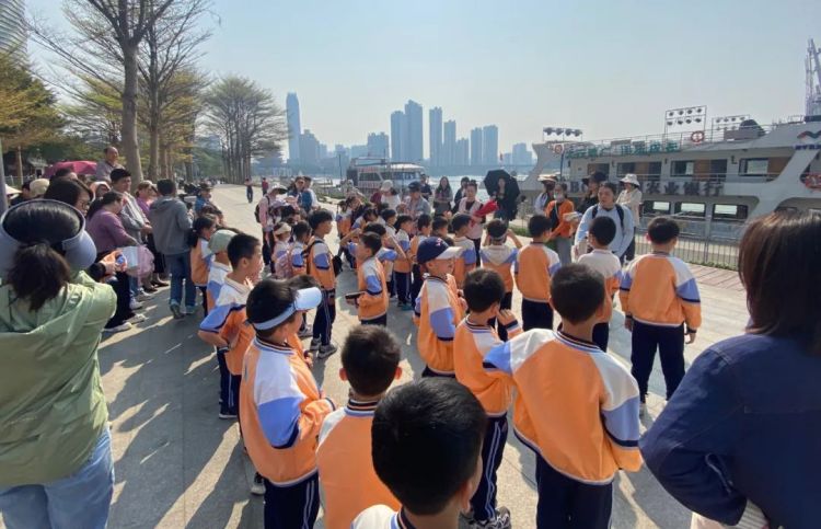 邕江游船移動課堂新主題《向上吧，邕江小船長》順利啟航